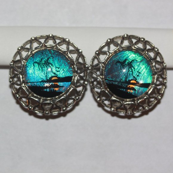 Vintage Clip On Earring Palm Tree Tropical Morpho Butterfly Wing - Picture 1 of 2